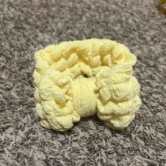 Other - Butter Yellow Popcorn Textured Headwrap Bow